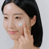 Skin1004 Madagascar Centella Hyalu-Cica Water-Fit Sun Serum (SPF50+ PA++++) - 50 ml.